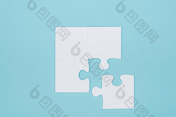 空白拼图谜题块光蓝色的背景问题解决挑战概念