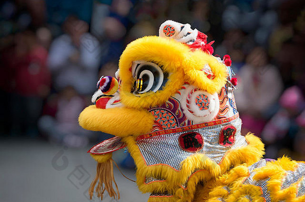 中国人狮子跳舞服装关闭人背景