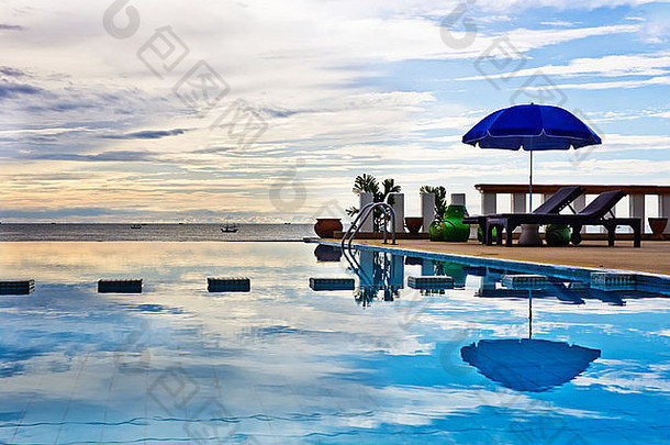 背景海滩美丽的蓝色的明亮的椅子清洁气候云海梦想锻炼异国情调的快乐假期地平线酒店旅行