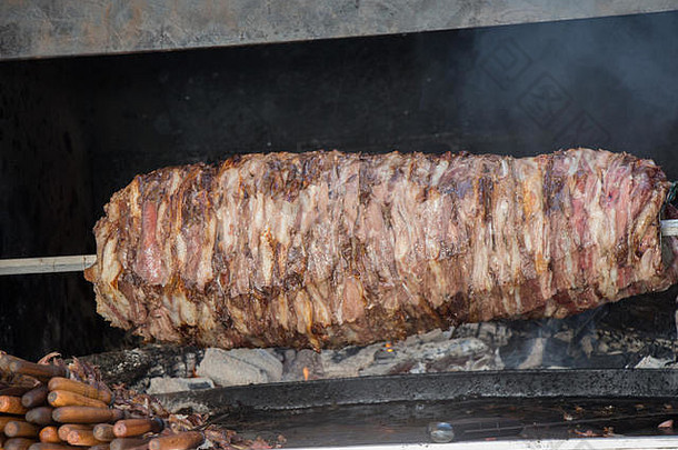 土耳其卡格烤肉串煮熟的火显示