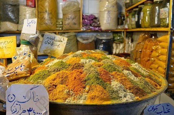 色彩斑斓的咖喱香料选择市场伊朗