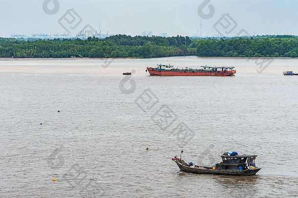 长知道河越南3月宽棕色（的）河小船只绿色带海岸线巨大的起重机谁警察局城市容器