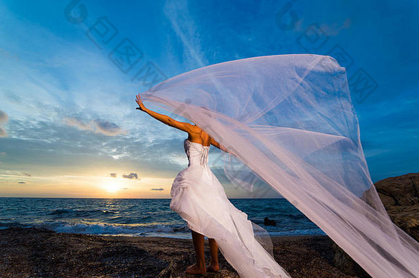 新娘热带海滩日落背景