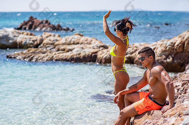 夫妇年轻的<strong>体育</strong>人海滩健身娱乐假期亚洲