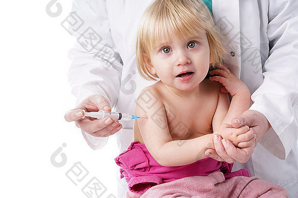 医生婴儿女孩注射医生孩子注射上手臂疫苗接种