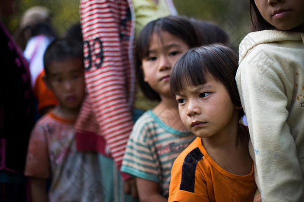 甘烹碧泰国1月少数民族集团泰国可怜的美丽的文化孩子们的凯伦可爱的