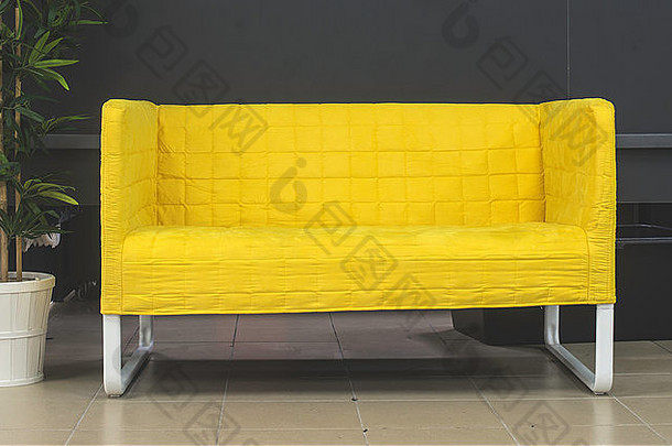 小黄色的沙发