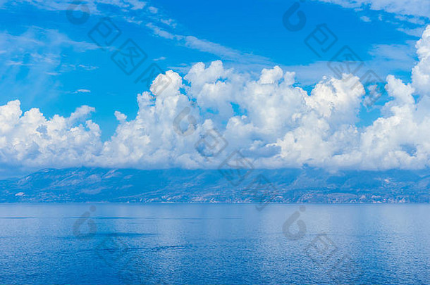 希腊扎金索斯岛山凯法利尼亚岛岛覆盖云扎金索斯岛北角