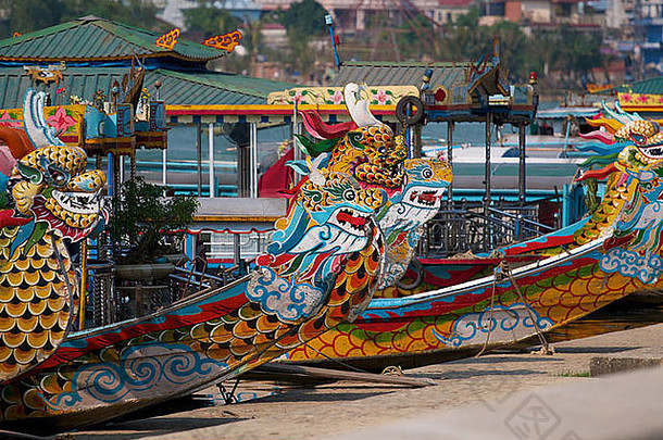 传统的画船香水河色调越南