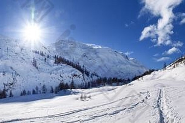 Valle贝特托瑞士雪冬天全景谷