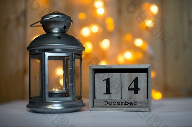 多维数据集木日历显示日期12月出现灯笼散景背景出现日历圣诞节背景复制空间