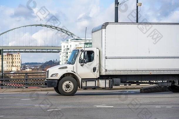 媒介责任钻井平台紧凑的大小白色工业半卡车当地的交付<strong>运输商</strong>业货物及时的交付干的盒子预告片
