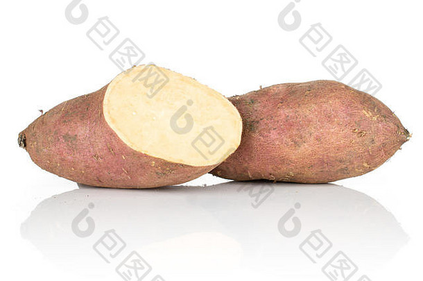 集团一半新鲜的棕色（的）甜蜜的土豆孤立的白色背景