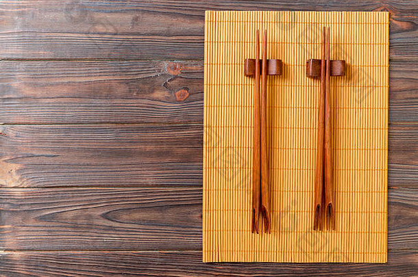 集寿司筷子木竹子背景前视图