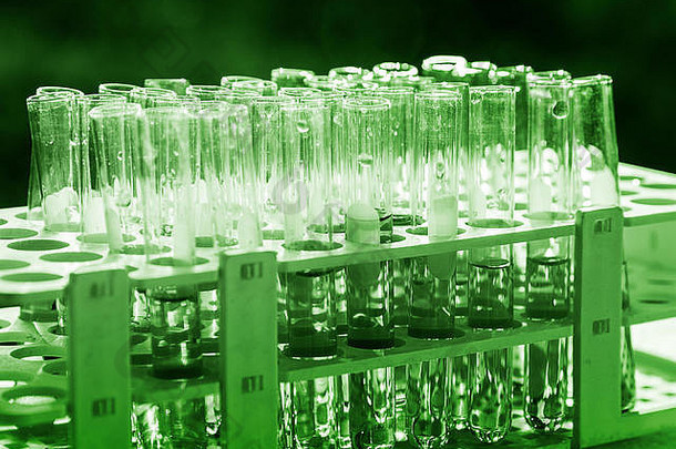 实验室科学研究玻璃项目添加下降测试管科学实验科学研究实验室