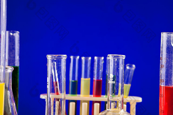 化学实验室集彩色的液体表格蓝色的回来