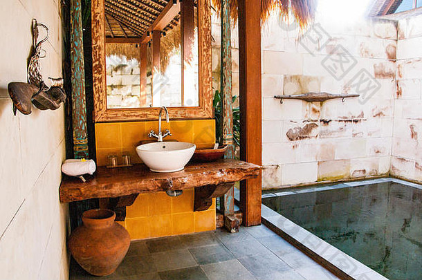 巴厘岛室内奢侈品热带浴室私人游泳池印尼