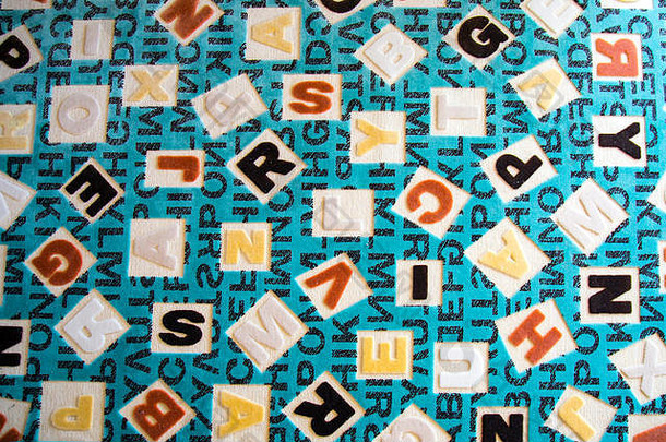 色彩斑斓的字母地毯教育概念照片