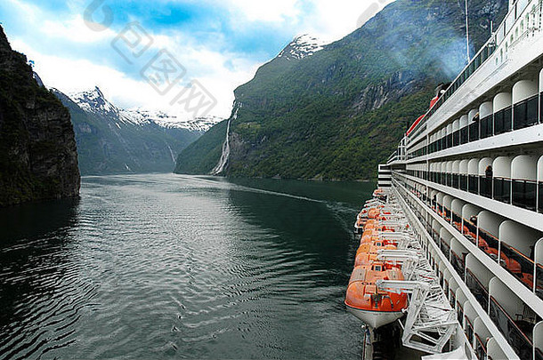 女王玛丽海洋衬管航行盖伦格峡湾挪威