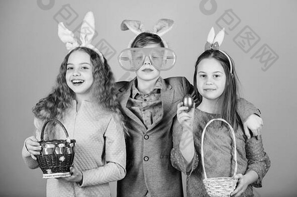 准备好了鸡蛋亨特集团孩子们兔子耳朵附件庆祝复活节复活节活动有趣的朋友有趣的复活节一天孩子们篮子准备好了狩猎复活节鸡蛋