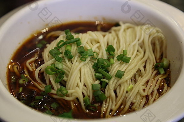 图像中国人辣的面条菜从和绵
