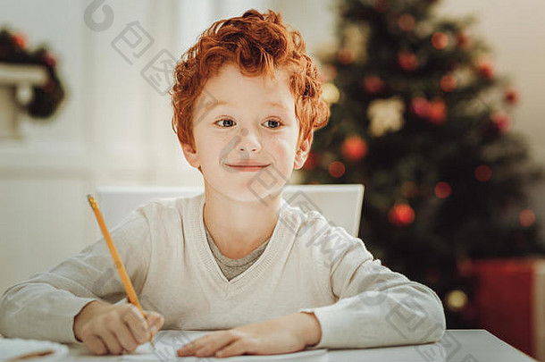 谜一般的红色的头发的男孩创建计划