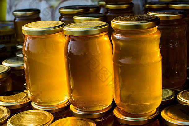 玻璃Jar完整的新鲜的蜂蜜成员