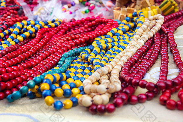 少数民族木五彩缤纷的项链市场传统的装饰