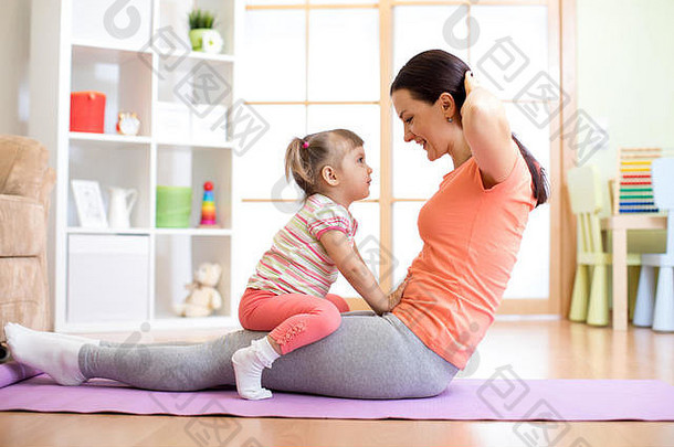 妈妈孩子女儿订婚了健身瑜伽锻炼首页孩子女人摇摆不定的新闻胃