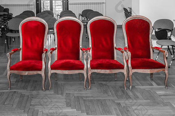 行红色的空椅子婚姻仪式红色的颜色孤立的黑色的白色背景