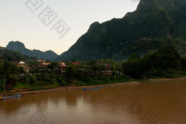 景观弄khiaw河老挝