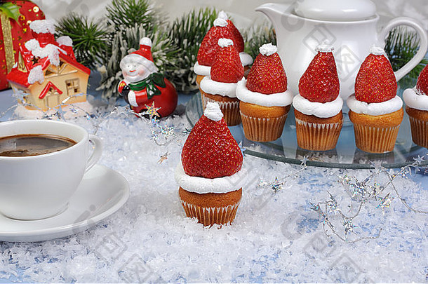 草莓生奶油形式圣诞节他松饼