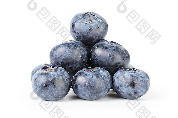 新鲜的湿蓝莓孤立的