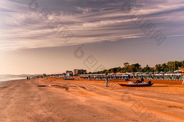 日落海滩有色照片金突出了海桑迪海滩横幅长格式免费的空间文本