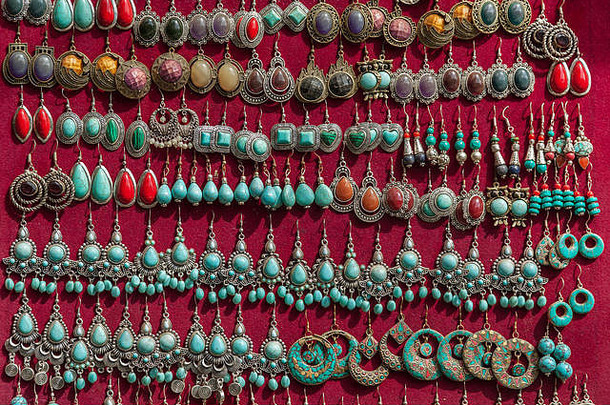 传统的尼泊尔珠宝出售加德满都
