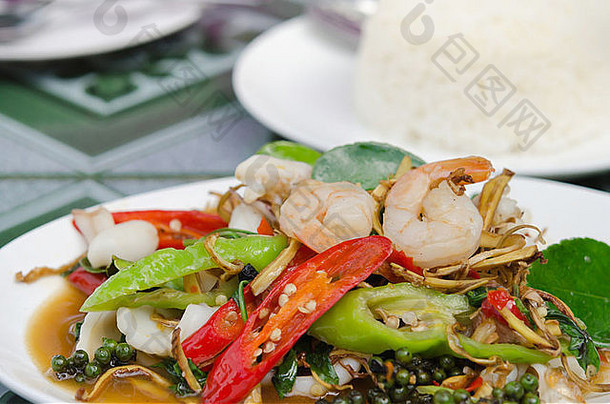 炸Herbal蔬菜混合海鲜辣的食物