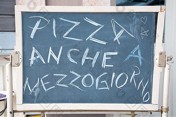 菜单餐厅是“写了披萨午餐意大利