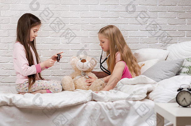可爱的孩子们女孩玩医生泰迪熊首页女孩听听诊器玩具