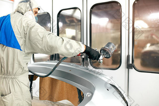 工人绘画车部分特殊的车库穿服装保护齿轮