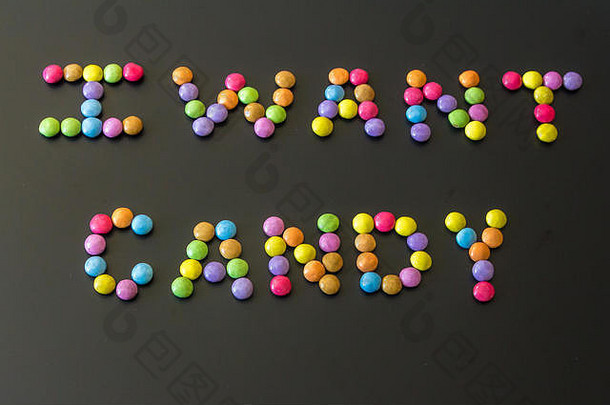 色彩鲜艳的糖果拼写概念词