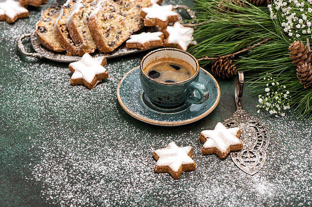 咖啡传统的圣诞节蛋糕stohlen饼干松树分支机构假期食物