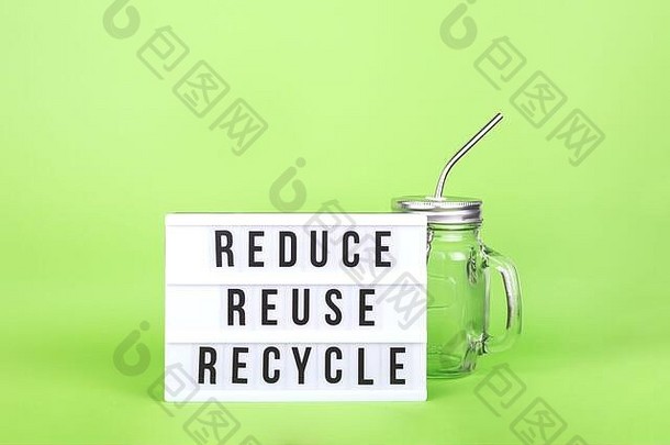 可重用的玻璃Jar金属稻草电影lightbox显示减少重用回收文本光绿色下降