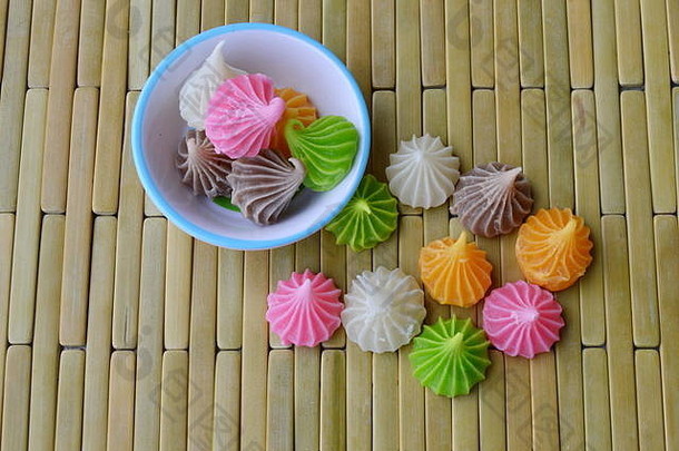 魅力糖果色彩斑斓的泰国甜点竹子板