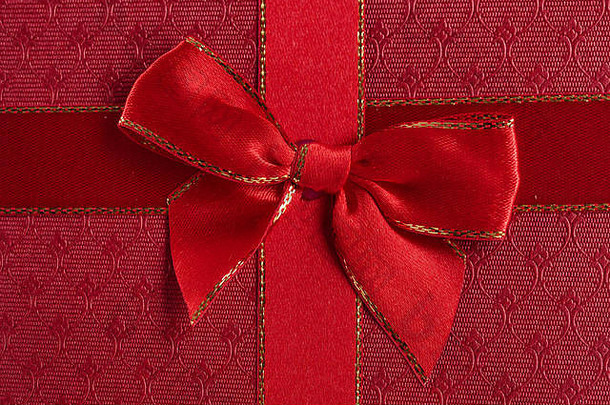 单红色的礼物盒子白色丝带孤立的白色背景