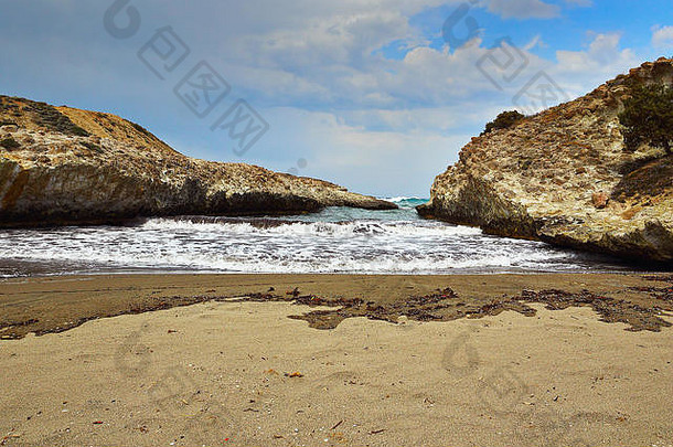 视图萨拉基尼科海滩米洛斯岛岛希腊美丽的希腊海滩