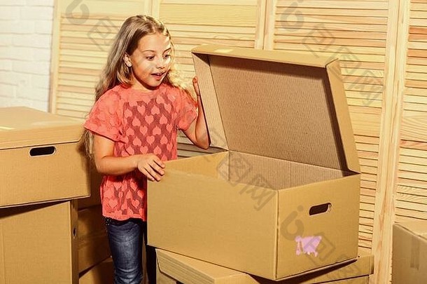 适当的设计快乐女孩移动概念公寓购买居住快乐孩子纸板盒子纸板盒子移动房子
