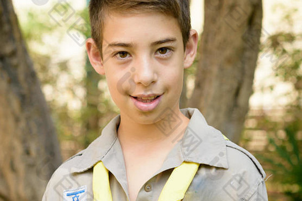 以色列男孩童子军tzofim统一的准备好了开始场旅行