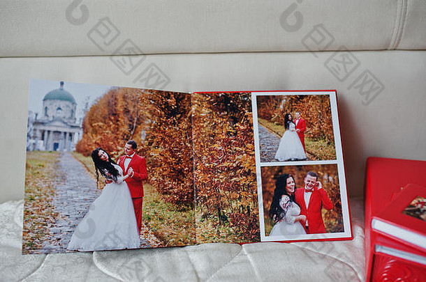 页面优雅的红色的婚礼相册,photoalbum软米色背景