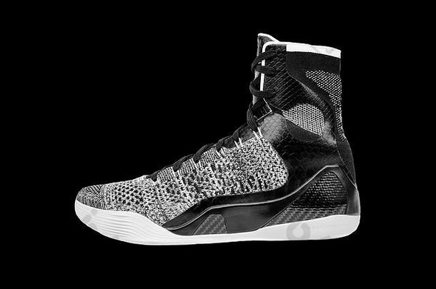 超现代高帮灰色黑色的篮球鞋运动鞋孤立的黑色的