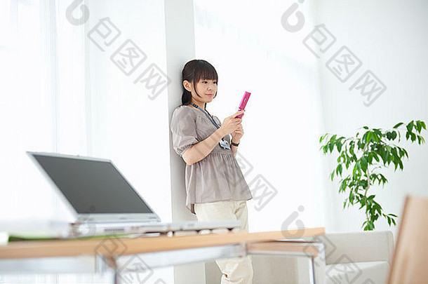 日本大阪县业务女人移动电话